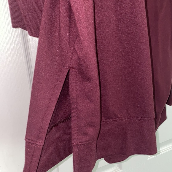 *EUC burgundy lightweight sweatshirt 1x - Picture 4 of 6